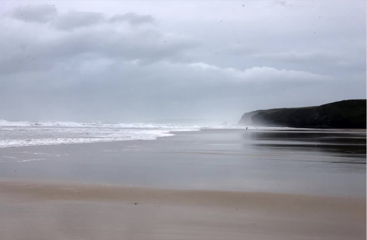 A quiet Cornwall beach on an overcast day
